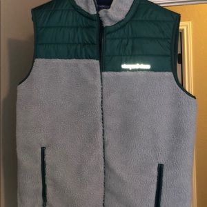 Like new vineyard vines vest